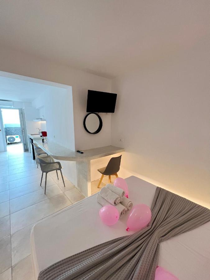 White Lily Suites & Lofts - Adults Only 16 Plus Perivolos  Esterno foto