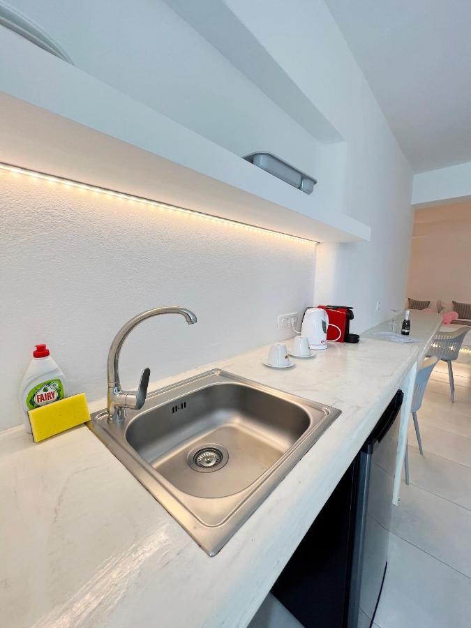 White Lily Suites & Lofts - Adults Only 16 Plus Perivolos  Esterno foto
