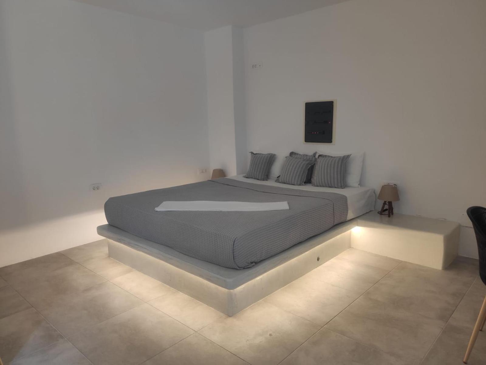 White Lily Suites & Lofts - Adults Only 16 Plus Perivolos  Esterno foto